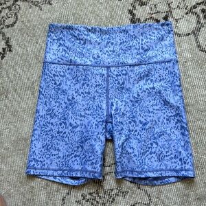 Athleta Elation 7” Biker Shorts Womens L